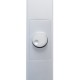 Le bouton commutateur rotatif est placé à 125 cm de hauteur sur le mât du luminaire